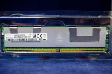 M393AAG40M32-CYF Samsung 128GB DDR4 2933 ECC RDIMM Module